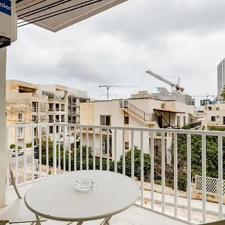 Casa Leon Malta * San Ġiljan