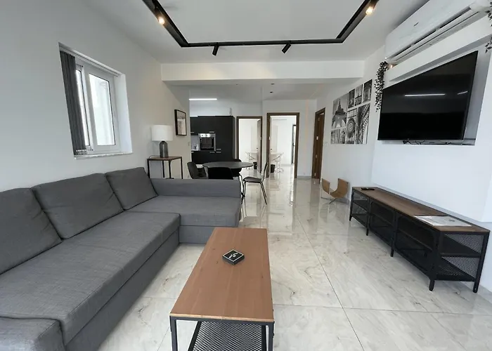 Casa Leon Malta * San Ġiljan